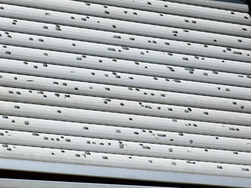 roller shutter, dents, hail damage-189538.jpg